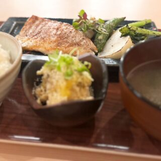 火曜〜金曜(平日のみ)限定でランチ…